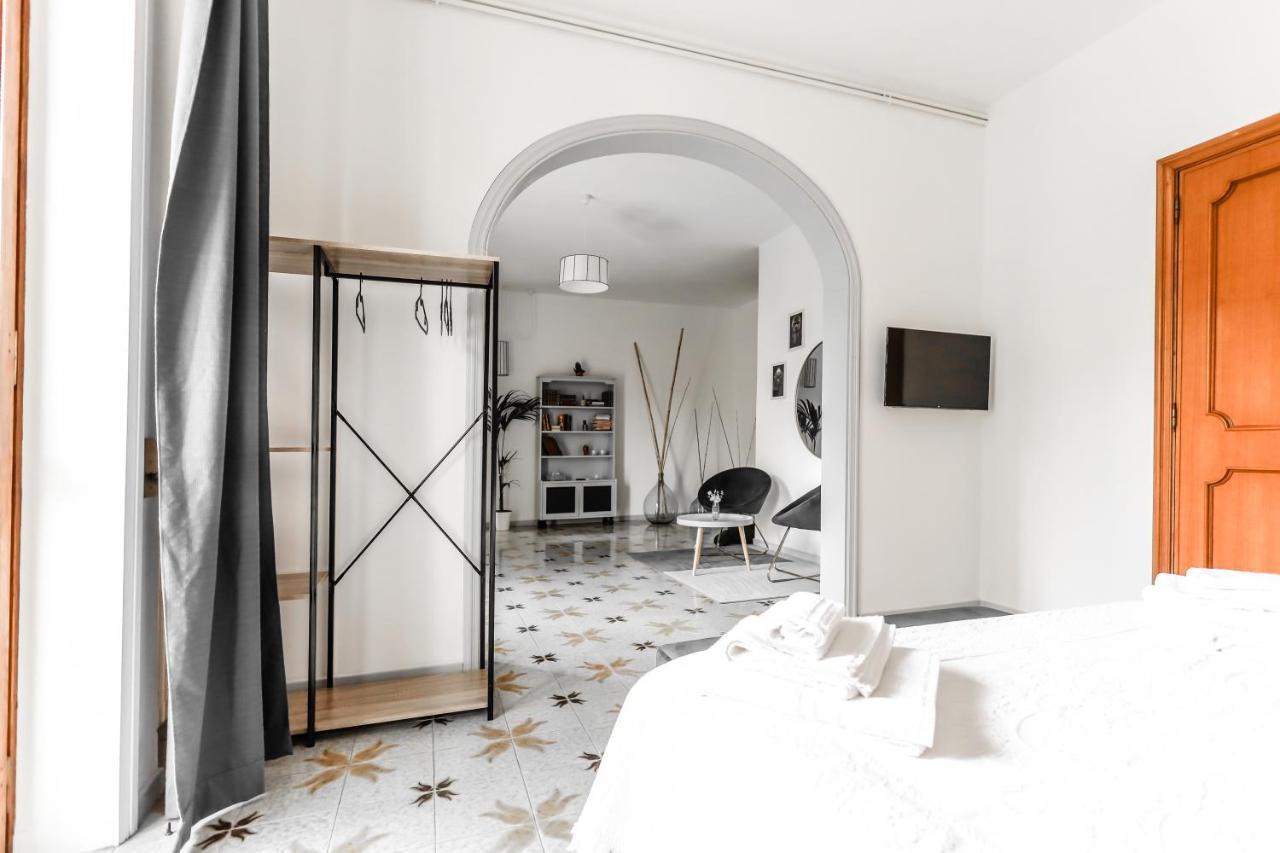 2 Santi - Suite And Rooms Лечче Экстерьер фото